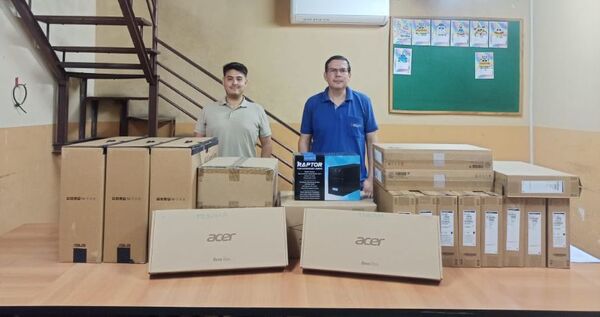 Ministerio entrega equipos informáticos a distintas regiones sanitarias del país - .::Agencia IP::.