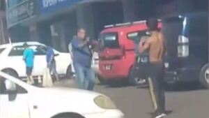 Video: Guardia dispara con escopeta a un joven en un comercio de Encarnación