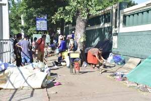 Indígenas siguen sobre Artigas: “No queremos estorbar en la ciudad; venimos a reclamar lo nuestro” - Nacionales - ABC Color