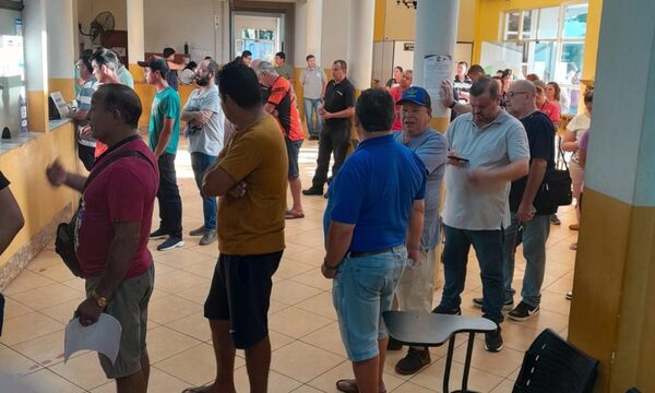 Largas filas para pago de registro de conducir
