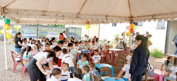 Representantes de una empresa desarrollan charlas sobre valores con niños de albergue - La Clave