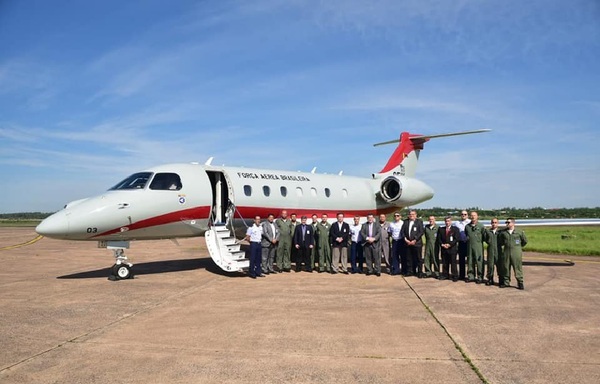 Avión laboratorio brasileño sobrevuela aeropuertos de nuestro país para verificar sistemas de navegación - OviedoPress
