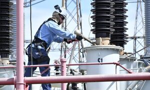 Modernizan pararrayos en autotransformador de la Subestación Margen Derecha de ITAIPU