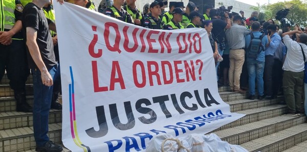 Denuncian a la Policía de impedir acto teatral sobre Rodrigo Quintana - 1000 Noticias