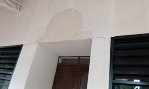 Aulas que Prieto inauguró hace 1 año están por caer, y niñitos quedan sin clases