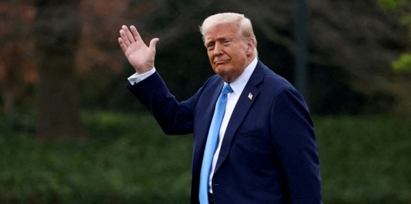 Trump insinúa buscar un tercer mandato presidencial