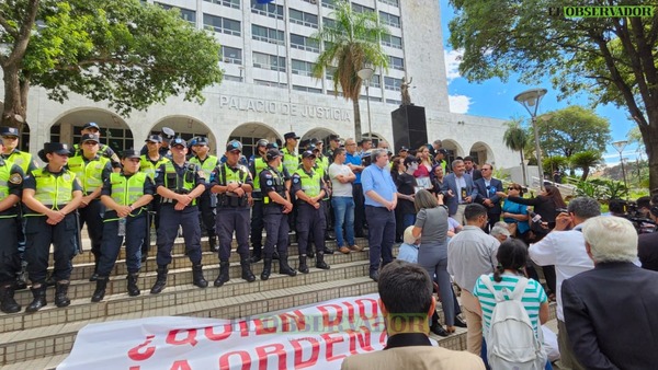 Homenaje a Rodrigo Quintana se vio incidentado por cuestionada negativa policial de ingreso a Museo