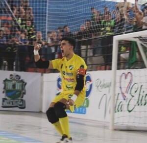 Villa Elisa elimina por penales al último campeón nacional
