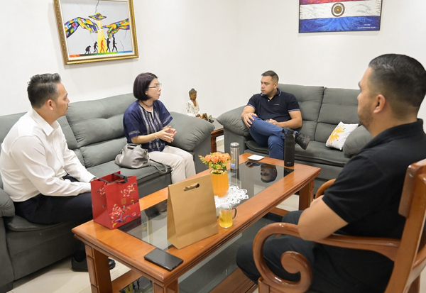 Intendente Prieto recibe a la nueva cónsul general de Taiwán en CDE - La Clave