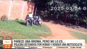 Policías detenidos por robar y vender una motocicleta