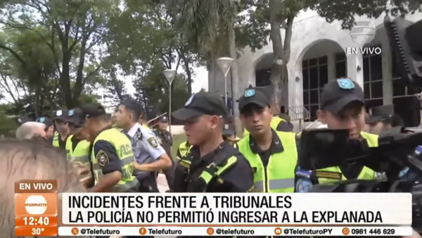Incidentes frente al Palacio de Justicia durante acto conmemorativo por Rodrigo Quintana