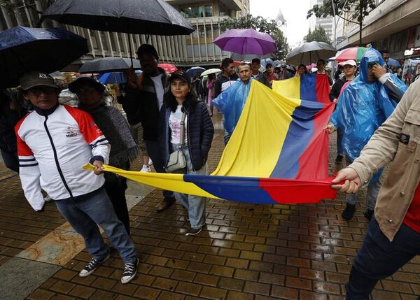 Maestros colombianos protestan por mejores condiciones laborales y atención en salud - Mundo - ABC Color