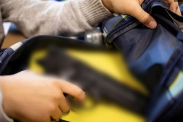 Alumno de 14 años llevó un arma de fuego a su colegio - Noticiero Paraguay