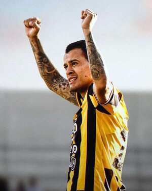Guaraní se exhibe en el Centenario - Fútbol - ABC Color