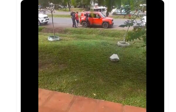 (VIDEO). Tras persecución volai apresan a dos pendex