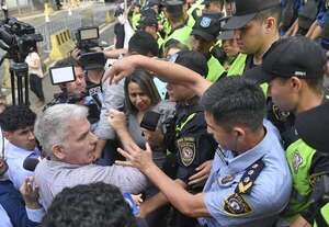 Video: la Policía cartista reprime para evitar homenaje a Rodrigo Quintana - Política - ABC Color
