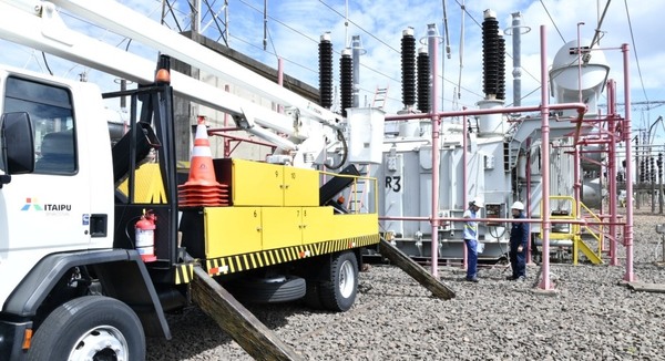 Modernizan pararrayos en autotransformador de la Subestación Margen Derecha de ITAIPU