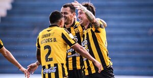 Versus / Guaraní se presenta en Montevideo por la Copa Sudamericana