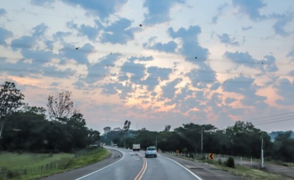 Ambiente fresco a cálido con lluvias dispersas, anuncia Meteorología