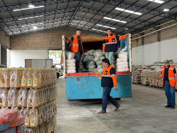 Envían 1.500 kits de alimentos al Chaco para familias aisladas por las lluvias - trece