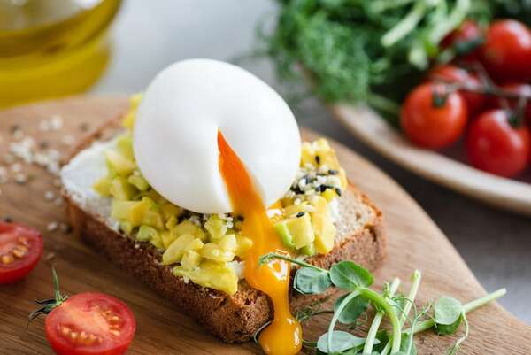 Cómo conseguir el punto perfecto en un huevo escalfado - Gastronomía - ABC Color
