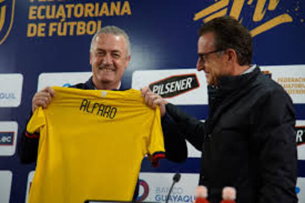 Por decisión de FIFA, Ecuador debe abonarle una millonaria cifra a Gustavo Alfaro - 1000 Noticias