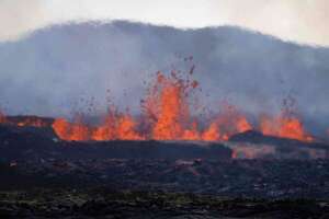 Evacúan pueblo pesquero en Islandia por la erupción de un volcán  - Ciencia - ABC Color