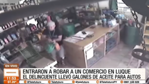 Delincuente roba galones de aceite tras engañar a comerciante en Luque