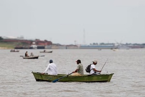 Río Paraguay registra leve recuperación pero sigue bajo nivel