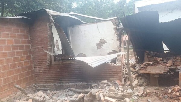 Incendio destruye biblioteca, secretaría y cantina de una escuela en Itacurubí del Rosario