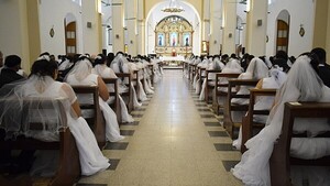 Amor sin barreras: 60 parejas dieron el sí en boda comunitaria en Villarrica