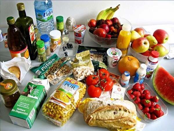 Bajarán algunos precios de productos de la canasta básica pero aún no incluyen al huevo
