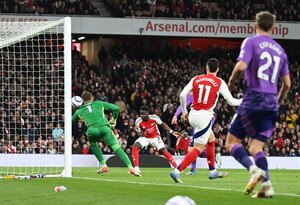 Versus / El Arsenal gana en el regreso de Saka pero pierde a Gabriel Magalhaes