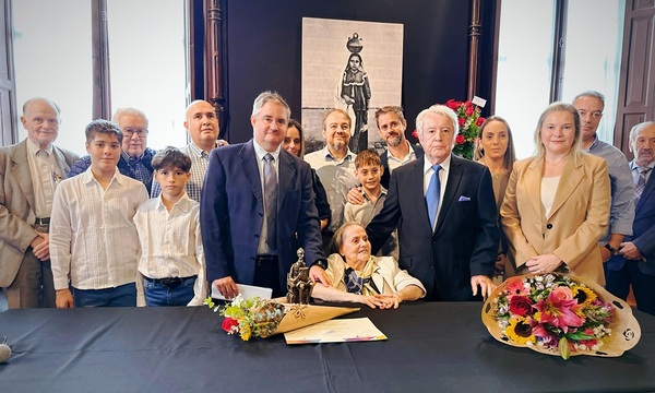 Renée Ferrer recibe el Premio Cervantes Chico en reunión de la CONALIB - OviedoPress