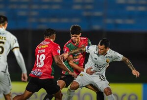 Versus / Guaraní arranca un empate de seis goles en Uruguay