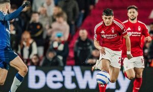 Ramón Sosa reapareció en la Premier League, sumando minutos en el triunfo ante el Manchester United