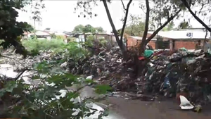 Desborde del Arroyo Morotí arrasa con casas y familias piden ayuda a la Municipalidad de Asunción