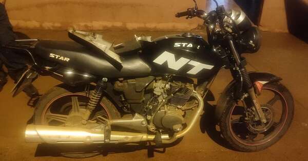 La Nación / Delivery asaltado recuperó su motocicleta a punto de ser desarmada en un taller