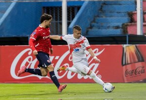 Versus / Nacional Potosí se pone bravo en el grupo de Guaraní