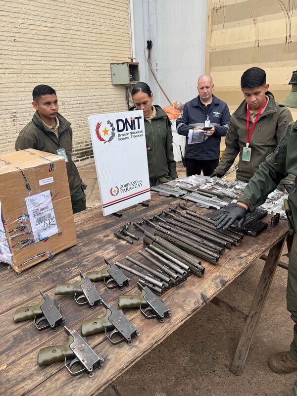 Incautan componentes de armas potentes en aeropuerto Silvio Pettirossi - 1000 Noticias