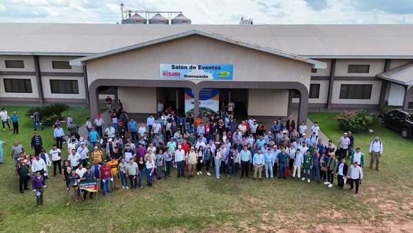 Capacitan a productores de la agricultura familiar para mejorar la sostenibilidad de sus fincas