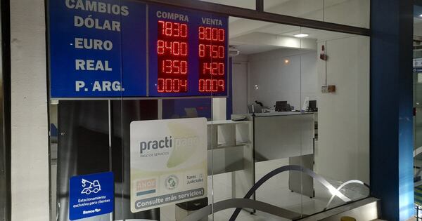 La Nación / Tras llegar a los 8.000, se estima que en abril continuará la presión sobre el dólar