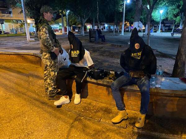 Concepción: detienen en una céntrica plaza a dos supuestos microtraficantes - Nacionales - ABC Color