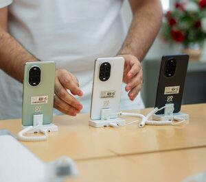 Huawei inaugura su primera tienda física en el Shopping del Este - La Clave