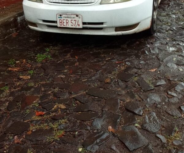 Abandonan vehículo en Franco
