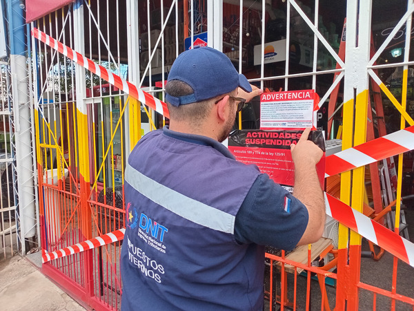DNIT suspende actividades de concurridos comercios en Lambaré y Asunción