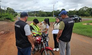 Entregan chalecos a motociclistas