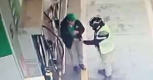 Diario HOY | Playera de surtidor fue asaltada por motociclista que se hizo pasar como cliente