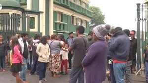 Indígenas se manifiestan sobre la avenida Artigas para reclamar el abandono del Estado