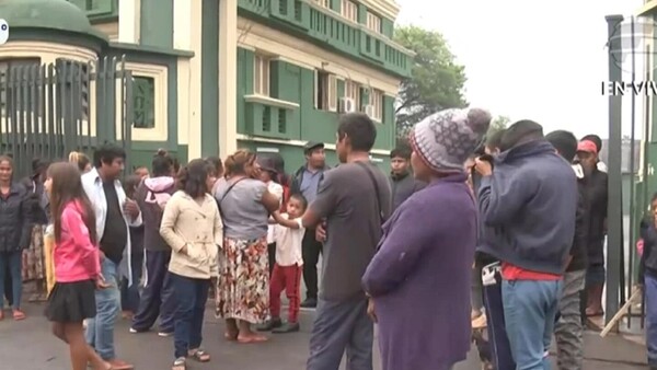 Indígenas se manifiestan sobre la avenida Artigas para reclamar el abandono del Estado